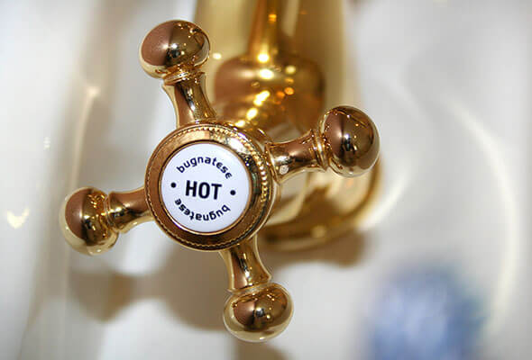 hot water faucet - Servicios de Cerrajeria